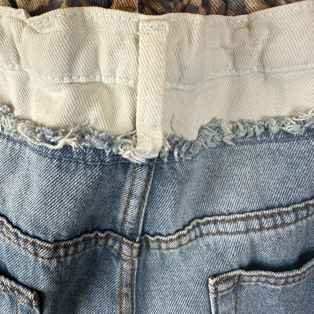 🆕 Oli & Hali Washed Denim Double Waist Jeans Leopard trim Wide-Leg 
NWOT - Picture 14 of 14